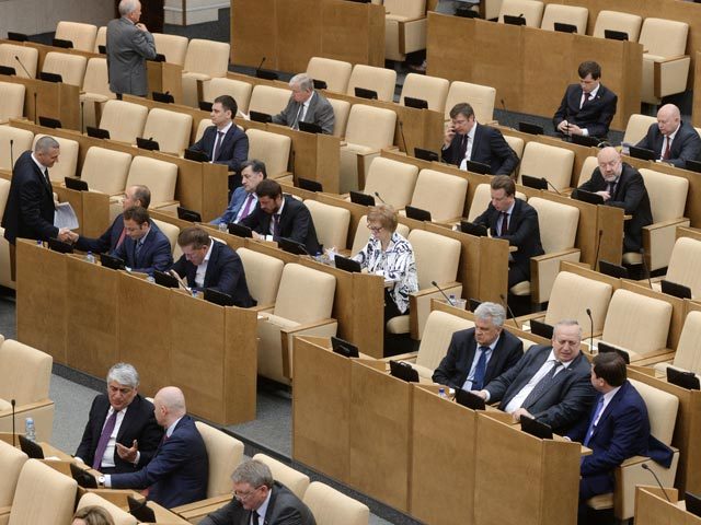 Депутаты Госдумы хотят получить &quot;золотые парашюты&quot; в случае досрочного роспуска
