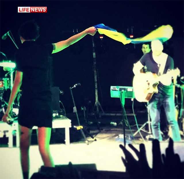 Земфира вышла на сцену с флагом Украины
