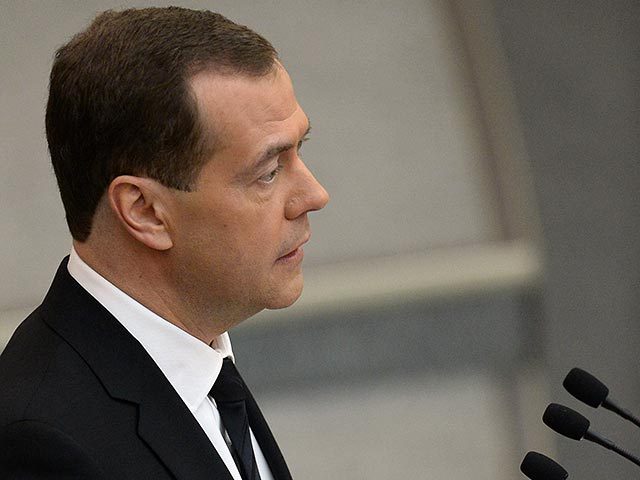Медведев пообещал не включать печатный станок и не повышать налоги до 2018 года