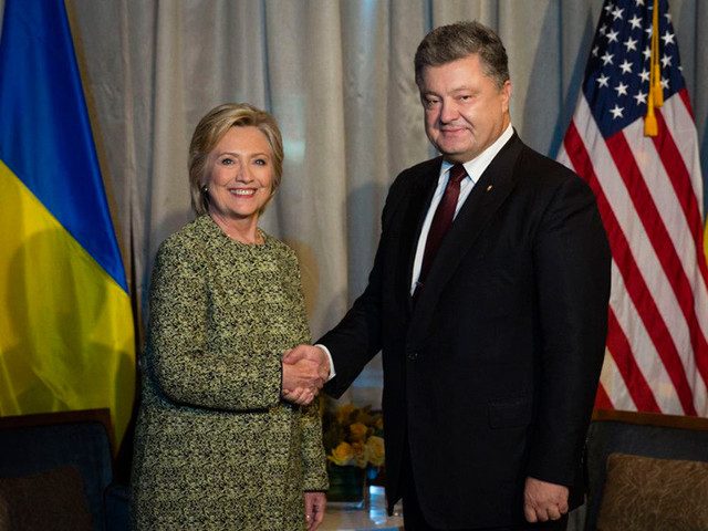Порошенко обсудил с Хиллари Клинтон санкции против России