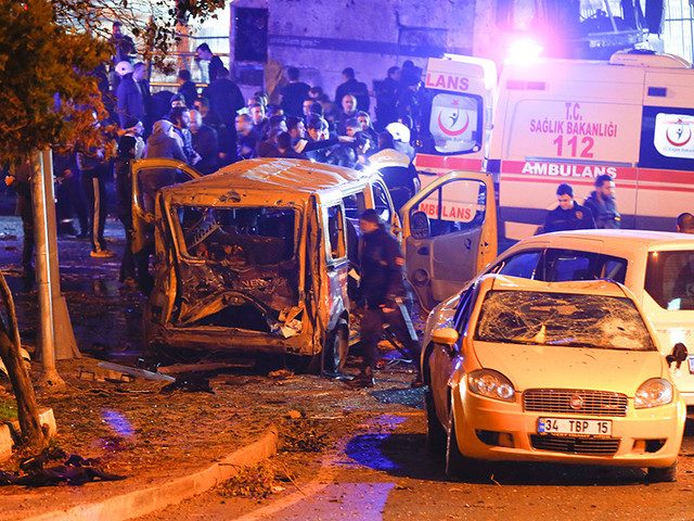 В Турции прогремели 2 взрыва