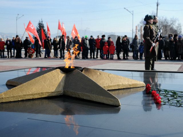 Воронежцев на 23 февраля поздравили конфетами с солдатами Вермахта