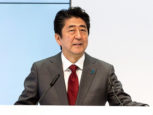 Премьер-министр Японии приедет в Россию в апреле