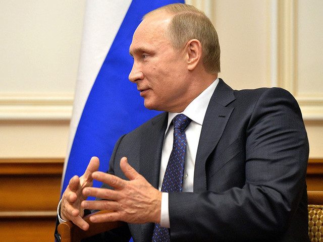 Путин поздравил Макрона с победой на выборах и призвал объединить усилия для обеспечения международной стабильности