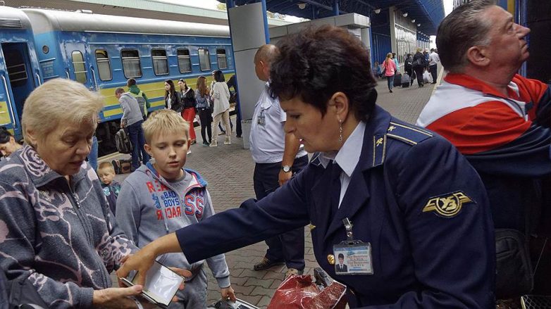 Украина планирует полностью прекратить железнодорожное пассажирское сообщение с Россией