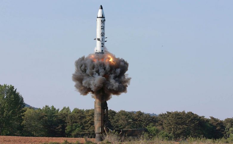 КНДР запустила несколько ракет в сторону Японии