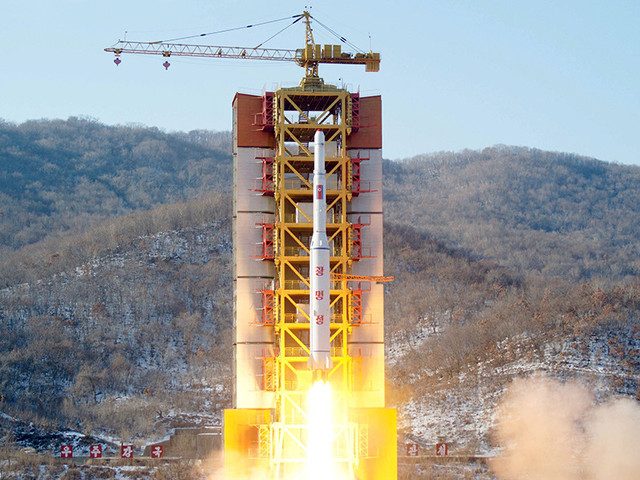 Северная Корея снова запустила ракету в сторону Японии
