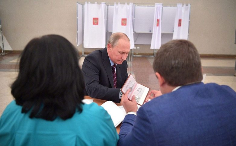 Фото страниц паспорта Путина попало в Сеть