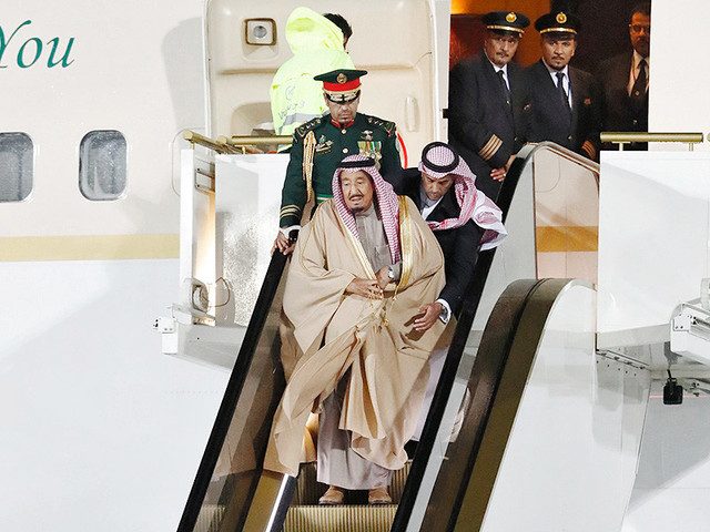 У короля Саудовской Аравии при прилете в Москву сломался трап - эскалатор