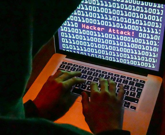 Уральский хакер признался во взломе серверов Демпартии США под началом ФСБ
