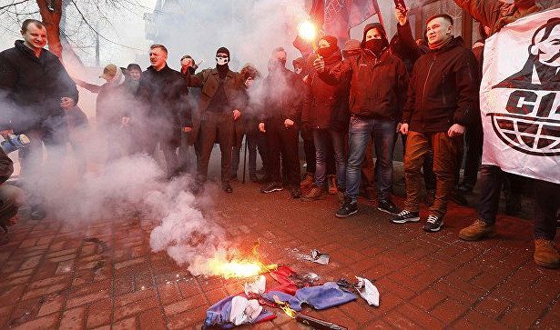 Киевcкие радикалы устроили погром в здании Россотрудничества