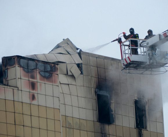 Число жертв пожара в кемеровском ТЦ «Зимняя вишня» возросло до 56 человек