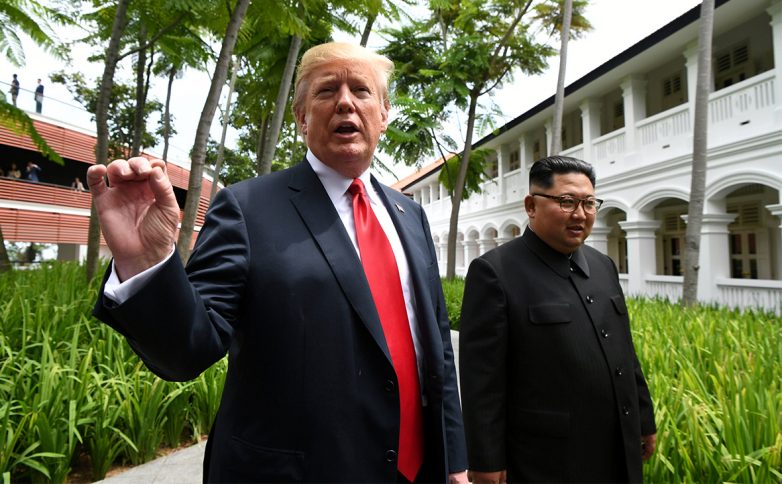 Трамп и Ким Чен Ын подписали документ по итогам саммита в Сингапуре‍