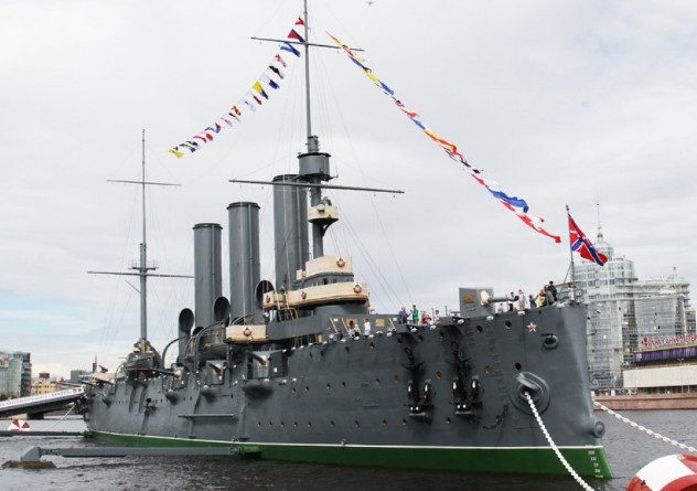 Турист из Литвы попытался захватить крейсер «Аврора», чтобы «устроить новую революцию» в России