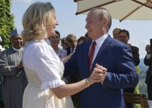На Украине предложили ввести санкции против Австрии из-за визита Путина на свадьбу Карин Кнайсль