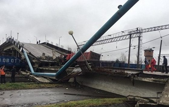 В Приамурье на главный путь Транссиба рухнул автомобильный мост