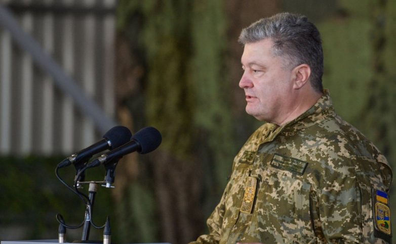 Порошенко приказал ВСУ применять все виды оружия для войны в Донбассе