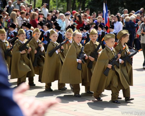 Вокруг фоторепортажа о «параде дошкольных войск» в Пятигорске разразился скандал