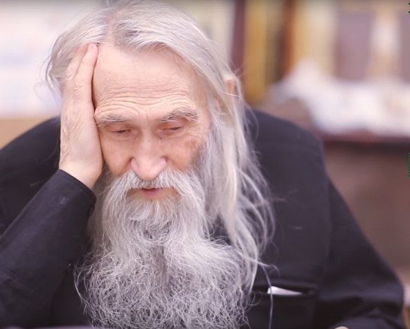 Российские чиновники ездят вымаливать здоровье, спасение и карьерные предсказания у духовных старцев