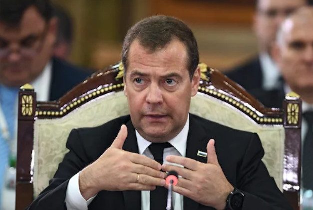 Медведев поручил отменить все нормативные акты СССР