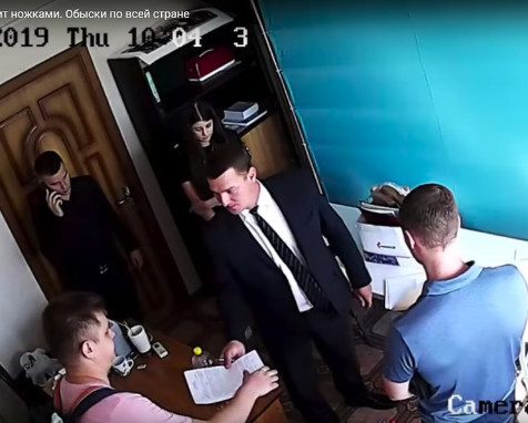Погромы в офисах, похищенная техника, массовая блокировка счетов: в региональных штабах Навального прошли обыски