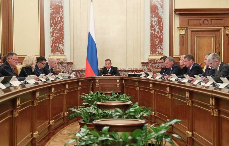 Медведев сообщил, что бюджет ближайшие 3 года лет будет профицитным