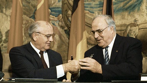 Бывший дипломат рассказал, как Горбачёв продал ГДР