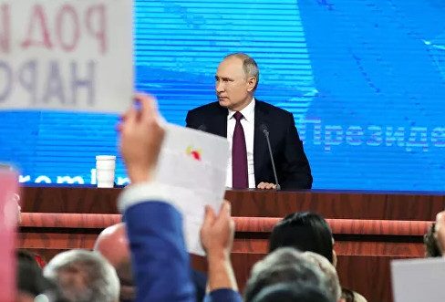 Журналистам запретили привлекать внимание Путина большими плакатами
