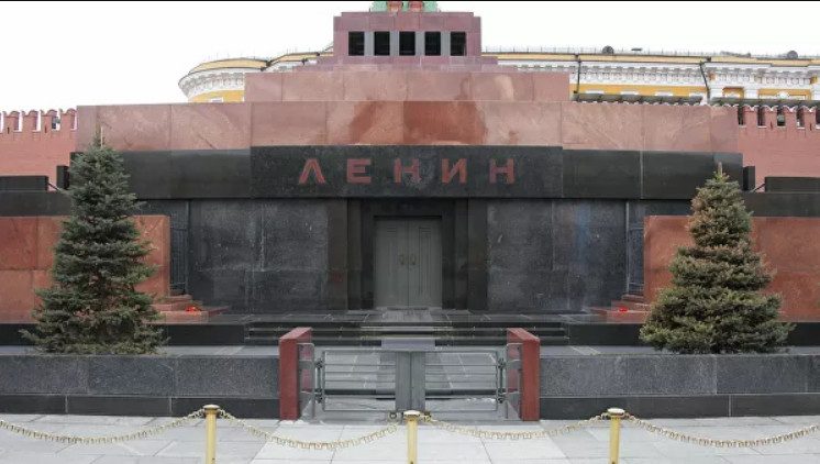 Компартиям предложили оплачивать содержание тела Ленина в мавзолее