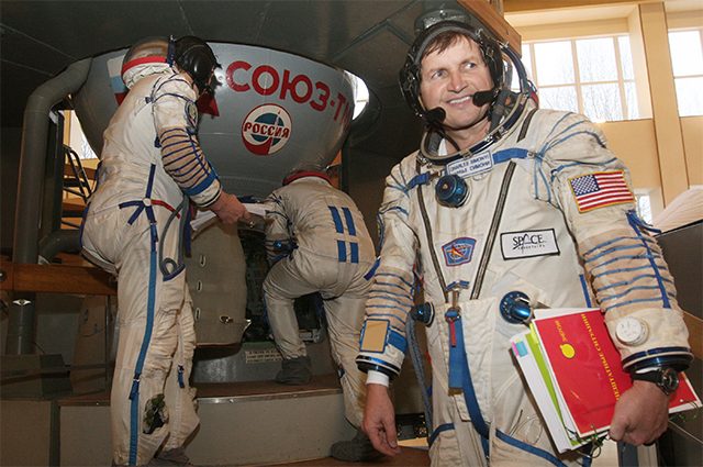 Россия отправит туриста в открытый космос