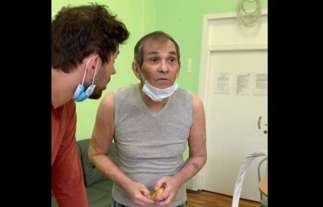 Бари Алибасов выпил тормозную жидкость и попал в психиатрическую клинику