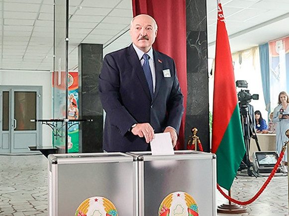 Лукашенко заявил, что сумел договориться с Путиным о судьбе задержанных россиян