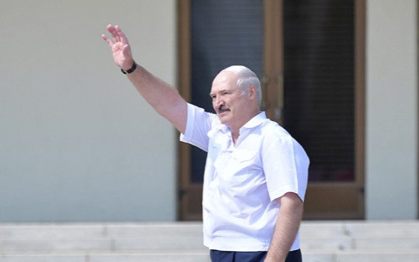 Лукашенко назвал условие передачи своих полномочий