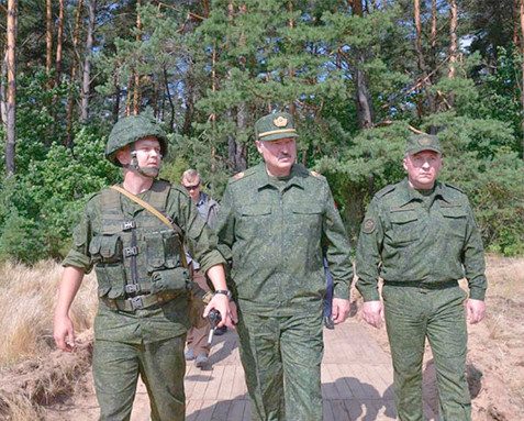 Лукашенко приказал привести войска в полную боевую готовность из-за манёвров НАТО у границ Белоруссии