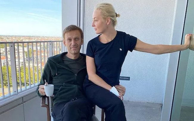 Навальный потребовал вернуть одежду, изъятую в омской больнице