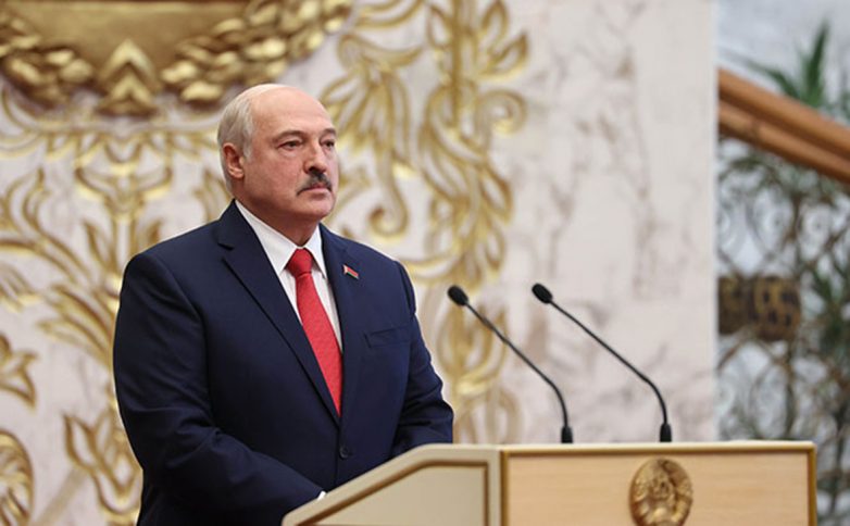 Лукашенко ответил на предложение Макрона добровольно сложить полномочия