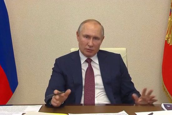 Путин поручил приступить к массовой вакцинации россиян от коронавируса