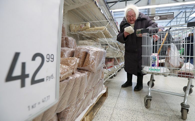 Путин предложил подумать над введением продовольственных сертификатов