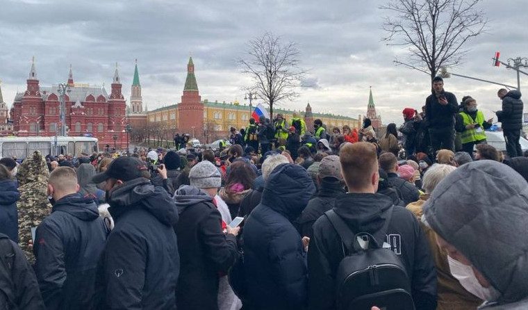 Как прошли акции в поддержку Навального в день послания Путина