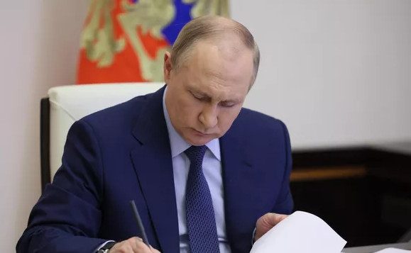 Путин утвердил основы госполитики по сохранению духовных ценностей