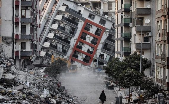 Число погибших в результате землетрясения в Турции превысило 40 тыс. человек