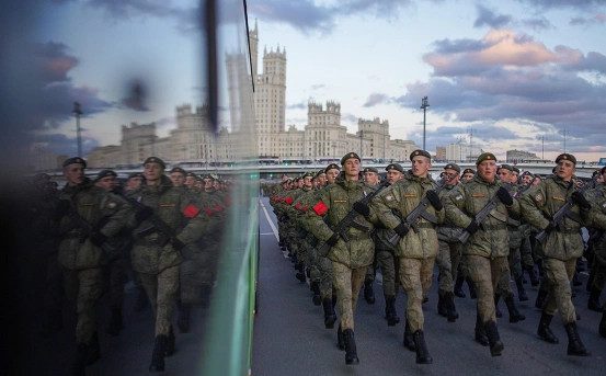 Медведев призвал увеличить численность армии до 1,5 миллиона