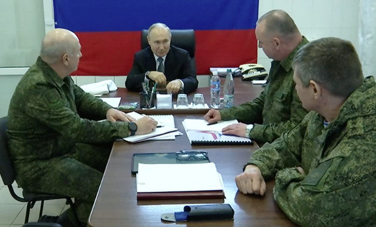 Путин посетил штаб на херсонском направлении