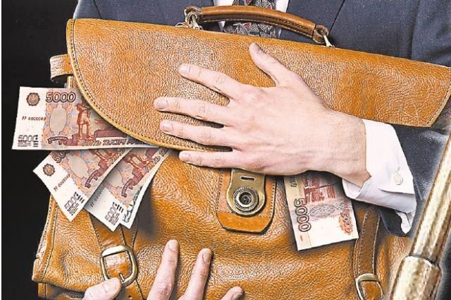 Чиновники из Тверской области потратили деньги дорожного фонда себе на зарплаты