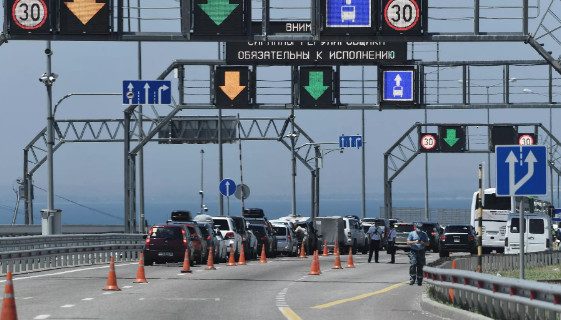 Пробка перед Крымским мостом увеличилась до 1200 машин