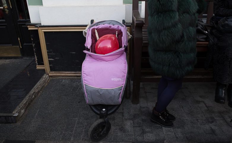 Среднее число детей на одну женщину в России. Статистика