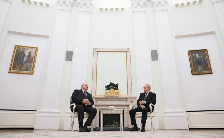 «Как нам выжить в это сложное время». Лукашенко заявил о беседе с Путиным