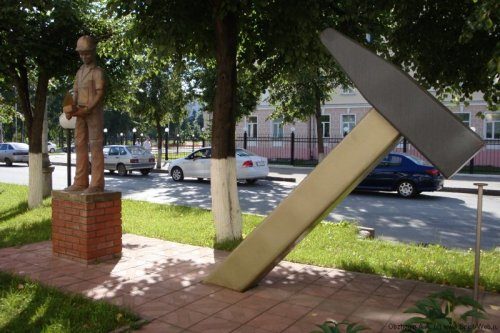 Прикольные памятники в российских городах