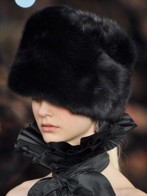 Модные меховые шапки на зиму-2015