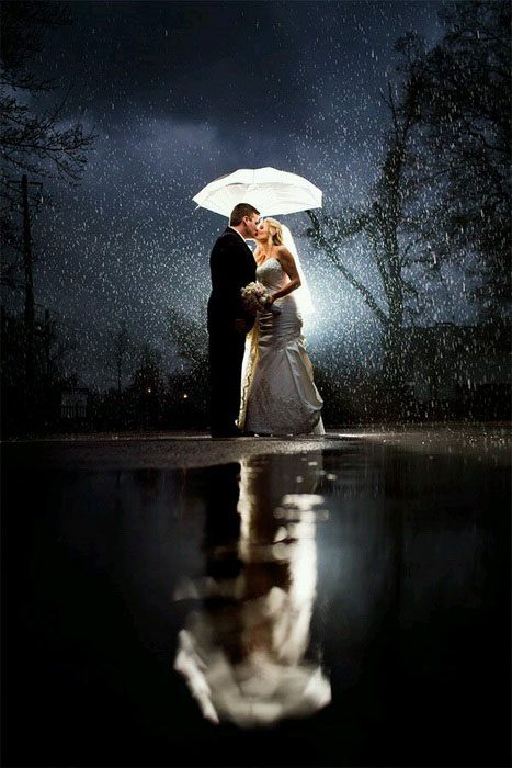 10 необыкновенно красивых свадебных фотографий, сделанных под дождём и снегом